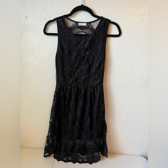 Dresses & Skirts - 𝅺G F Black lace dress Sz XS